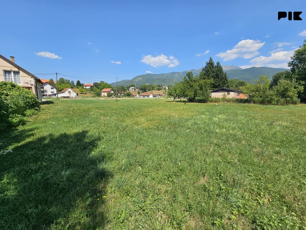 Zemljište Istočno Sarajevo Tilava *MOGUCNOST PARCELISANJA* 8
