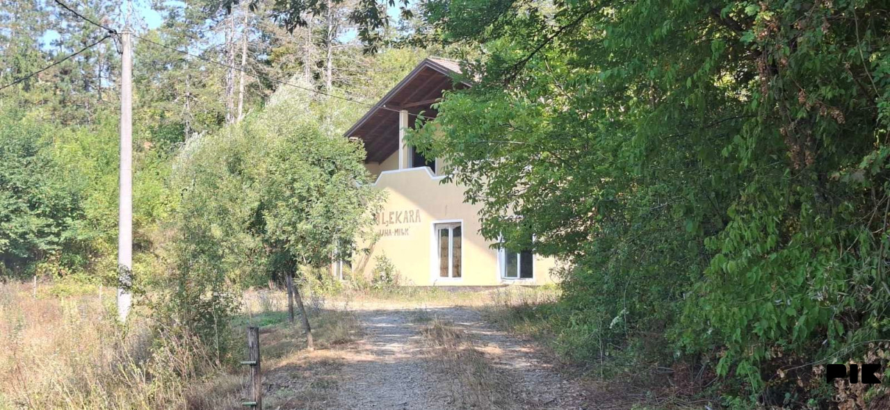 Poslovni objekti sa zemljištem u naselju Ivanjska, Bosanska Krupa 4