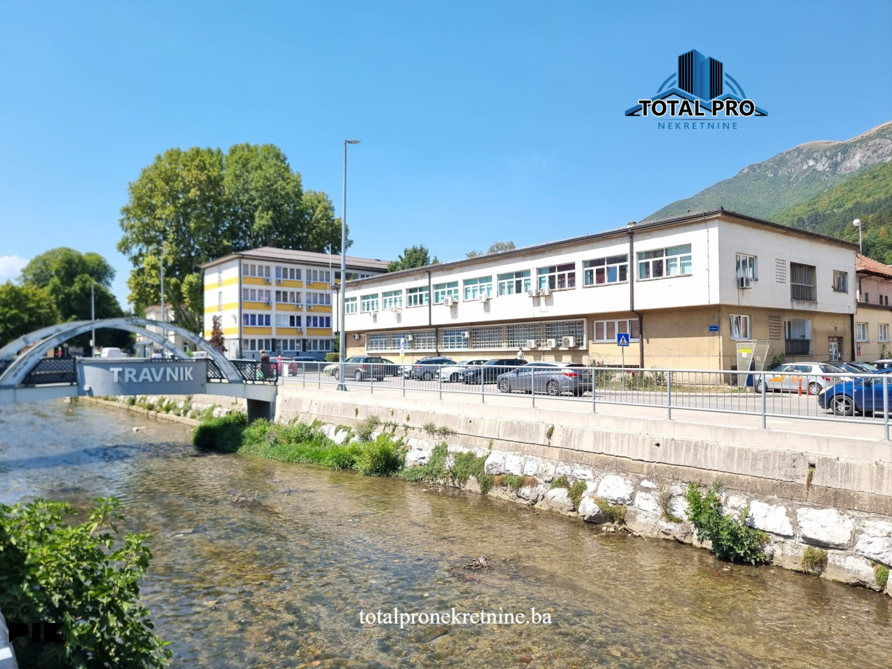TOTAL PRO / Trosoban stan 77 m2 / Travnik