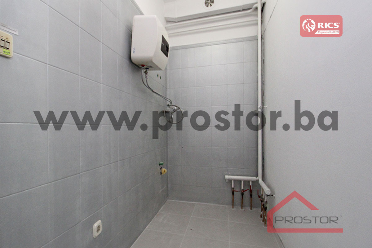 PROSTOR izdaje: Poslovni prostor, 217m2, Grbavica 9