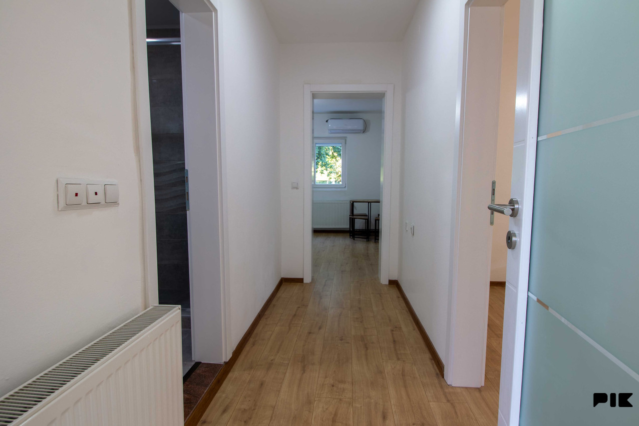STUP - kuća od 243 m2 | 2 stambene jedinice | Garaža 3
