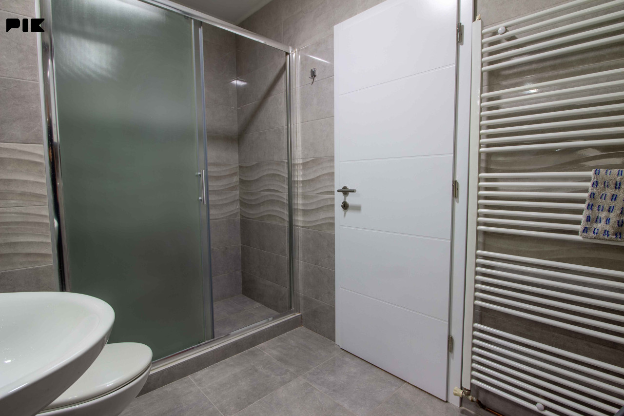 STUP - kuća od 243 m2 | 2 stambene jedinice | Garaža 4
