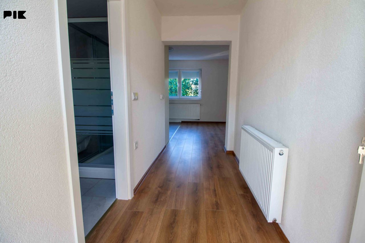 STUP - kuća od 243 m2 | 2 stambene jedinice | Garaža 10