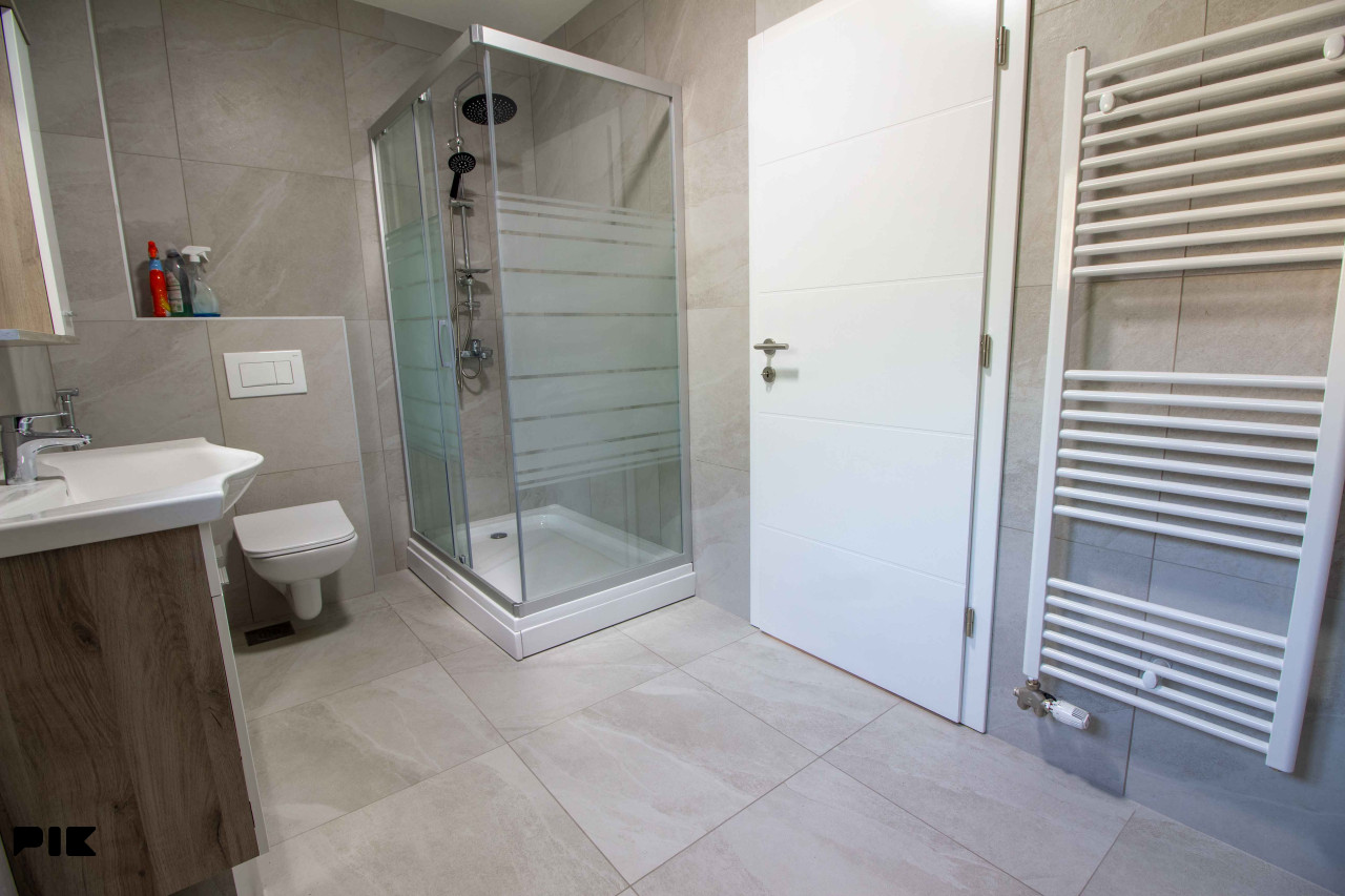STUP - kuća od 243 m2 | 2 stambene jedinice | Garaža 11