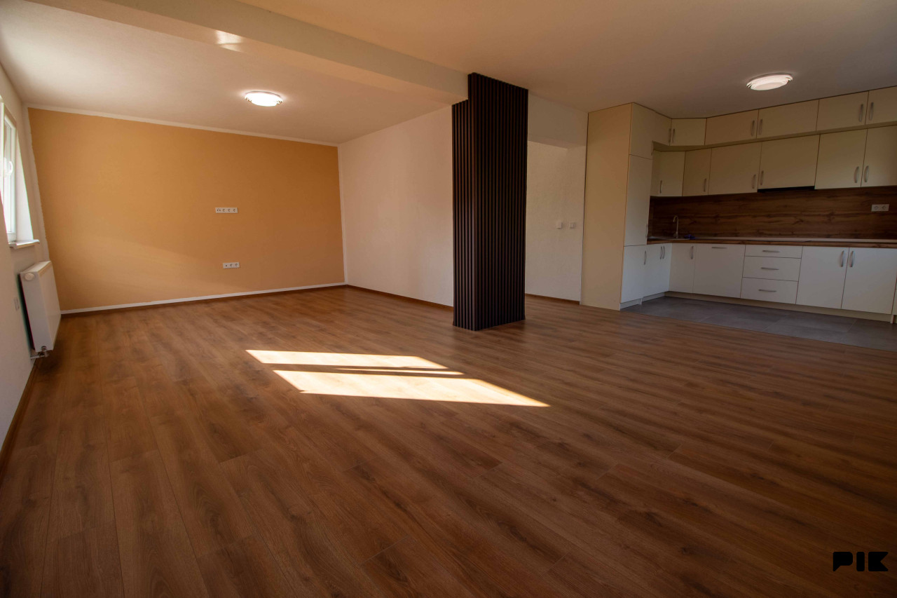 STUP - kuća od 243 m2 | 2 stambene jedinice | Garaža 13