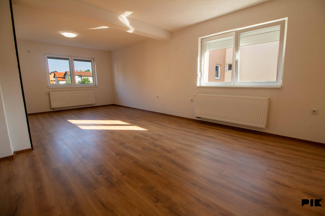STUP - kuća od 243 m2 | 2 stambene jedinice | Garaža 15