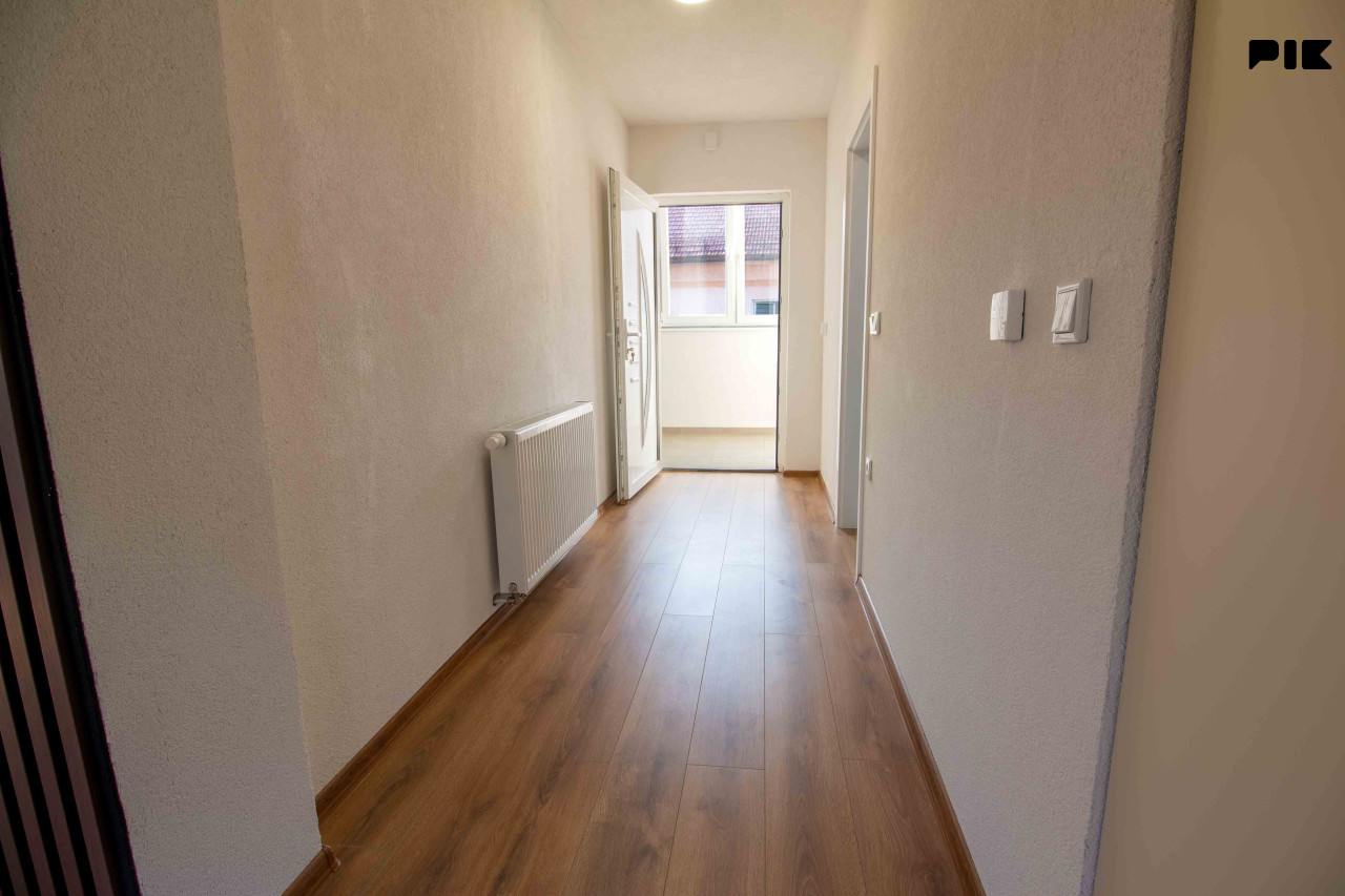 STUP - kuća od 243 m2 | 2 stambene jedinice | Garaža 16