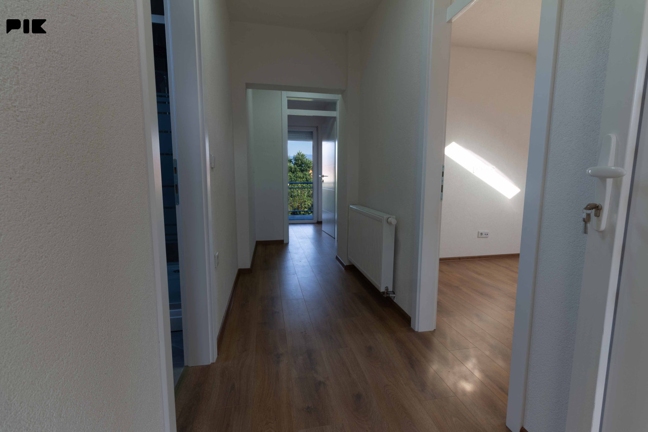 STUP - kuća od 243 m2 | 2 stambene jedinice | Garaža 17