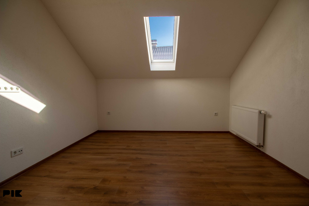 STUP - kuća od 243 m2 | 2 stambene jedinice | Garaža 18