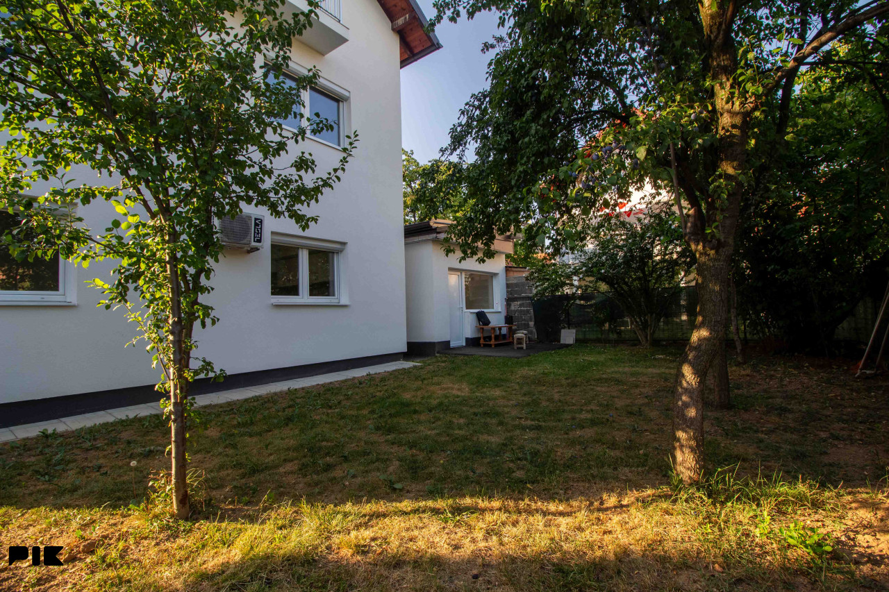 STUP - kuća od 243 m2 | 2 stambene jedinice | Garaža 24