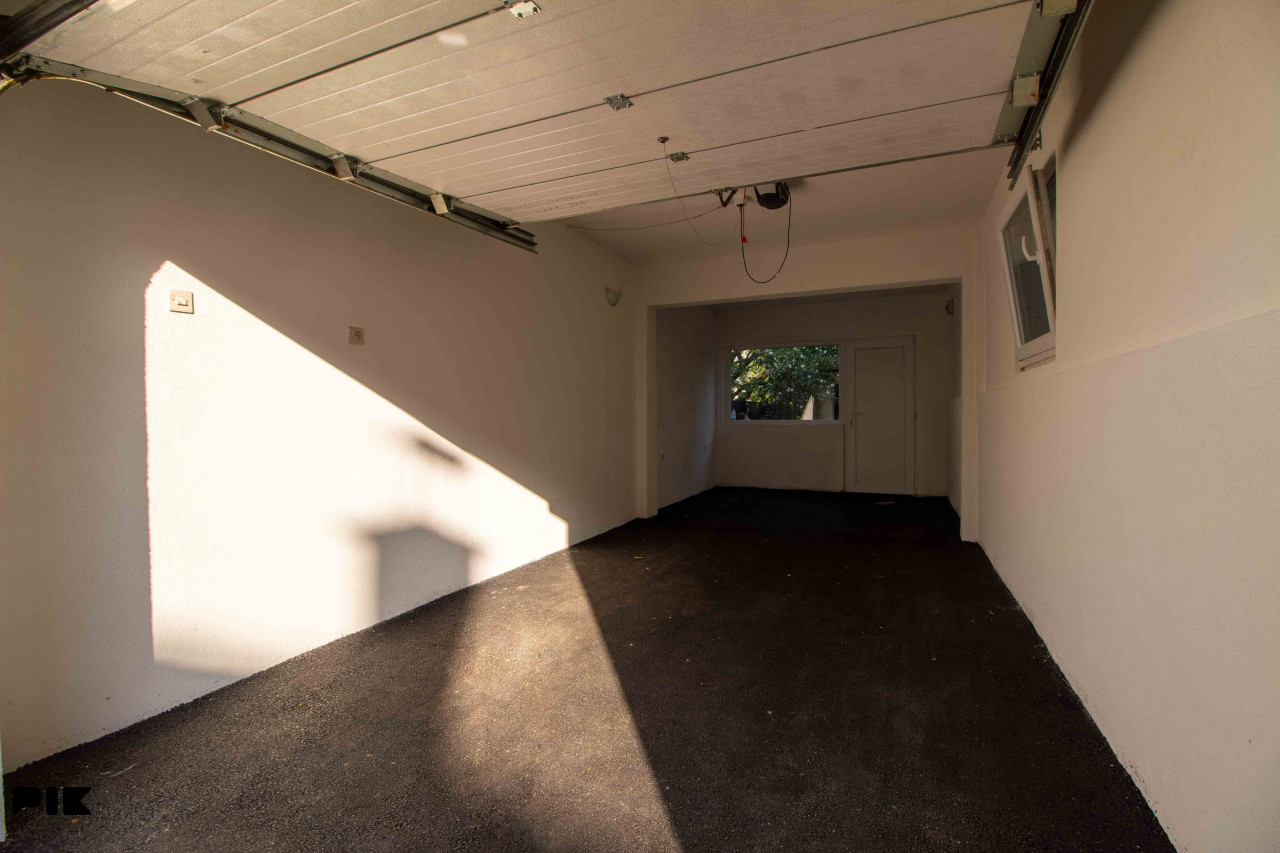 STUP - kuća od 243 m2 | 2 stambene jedinice | Garaža 25