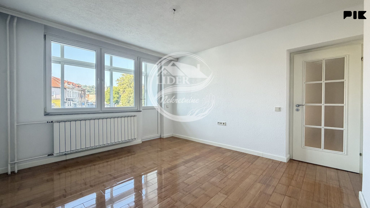 Vrhunski renoviran stan na lokaciji koju je teško nadmašiti! 5