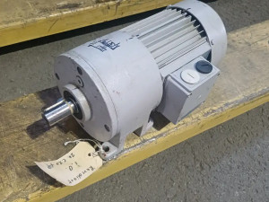 ELEKTRO MOTOR SA REDUKTOROM 0.55kW 93obrt