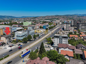 Atraktivna kuća na Stupu uz glavnu saobraćajnicu