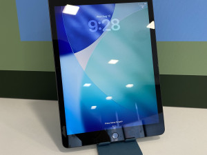 Apple iPad 9th Gen - 64GB