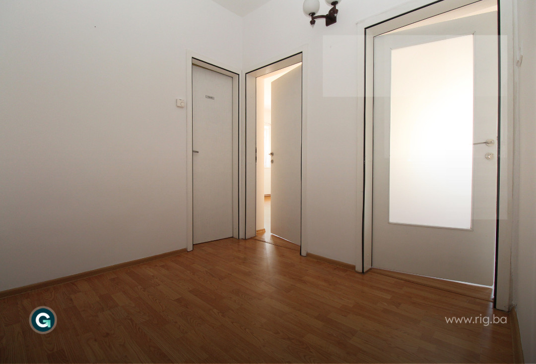 POSLOVNI PROSTOR / CENTAR / NAJAM 8