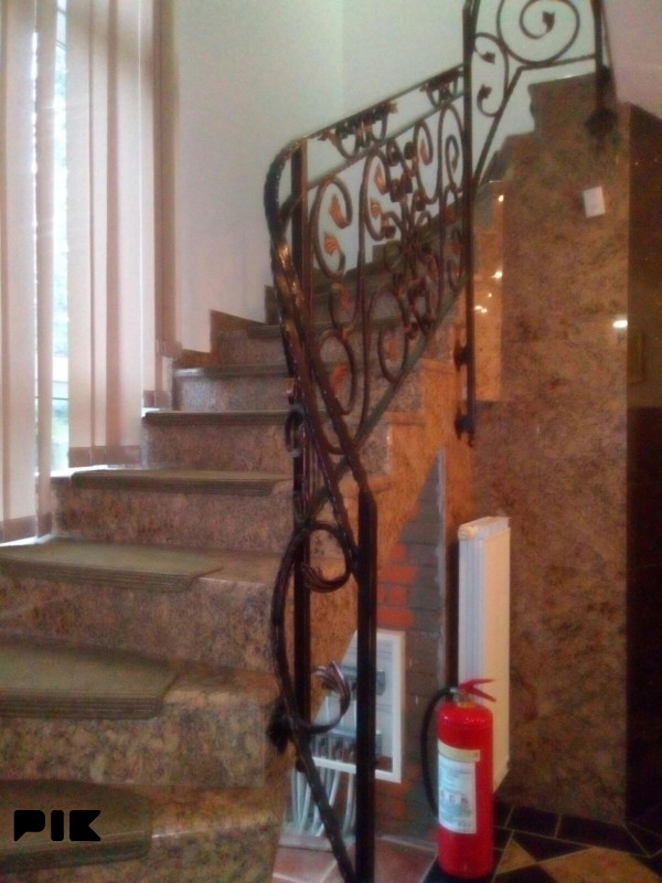 Kuća Tuzla 360m2 na parceli 3000 kvadrata građevinskog zemljišta 8