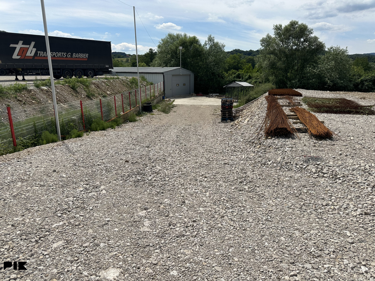 Izdaje se Plac Zemljište Srebrenik 3500m2 pored magistralnog puta 6