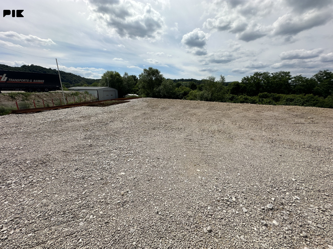 Izdaje se Plac Zemljište Srebrenik 3500m2 pored magistralnog puta 14
