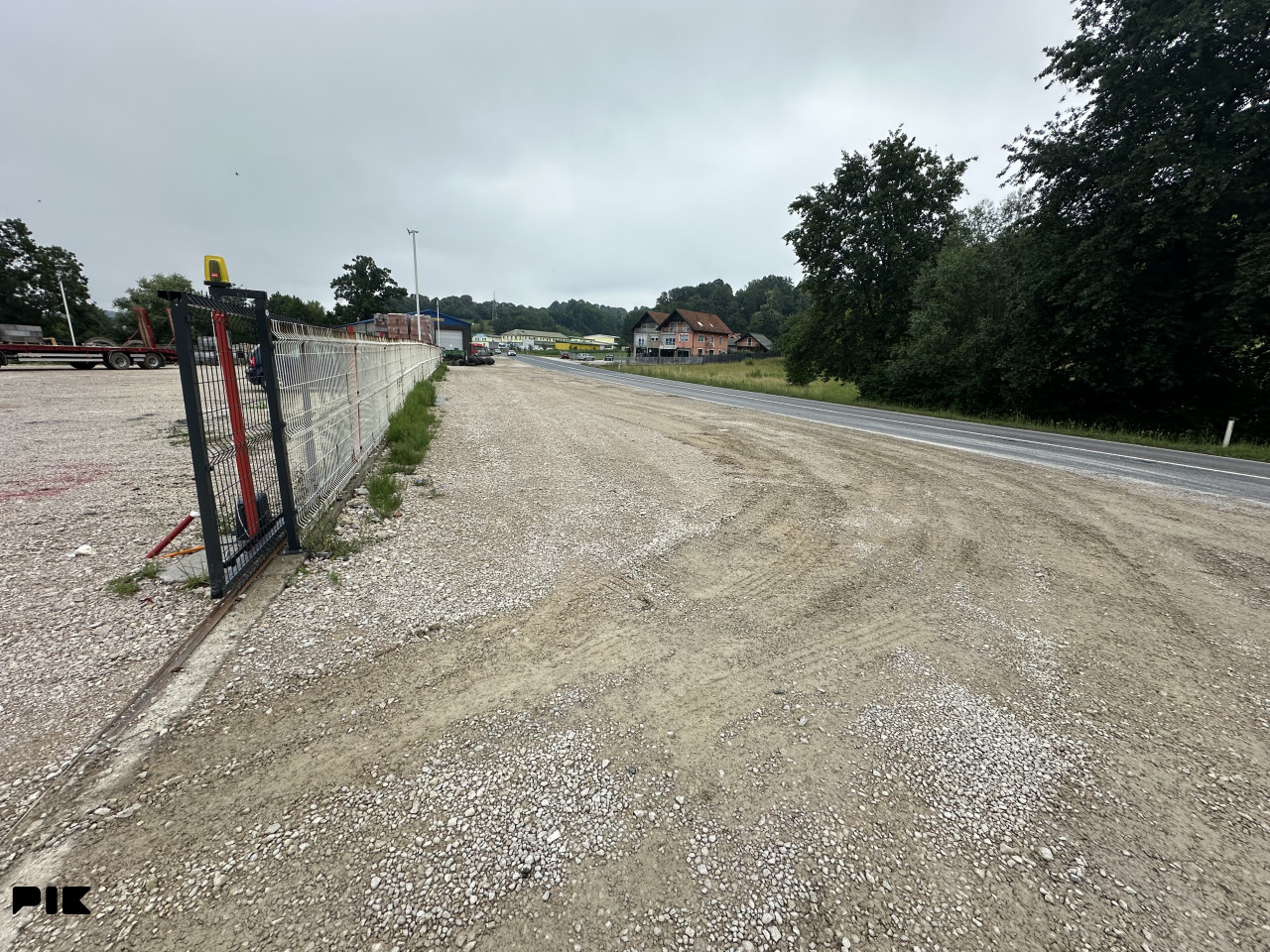 Izdaje se Plac Zemljište Srebrenik 3500m2 pored magistralnog puta 15