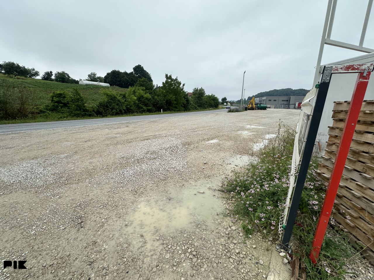 Izdaje se Plac Zemljište Srebrenik 3500m2 pored magistralnog puta 16
