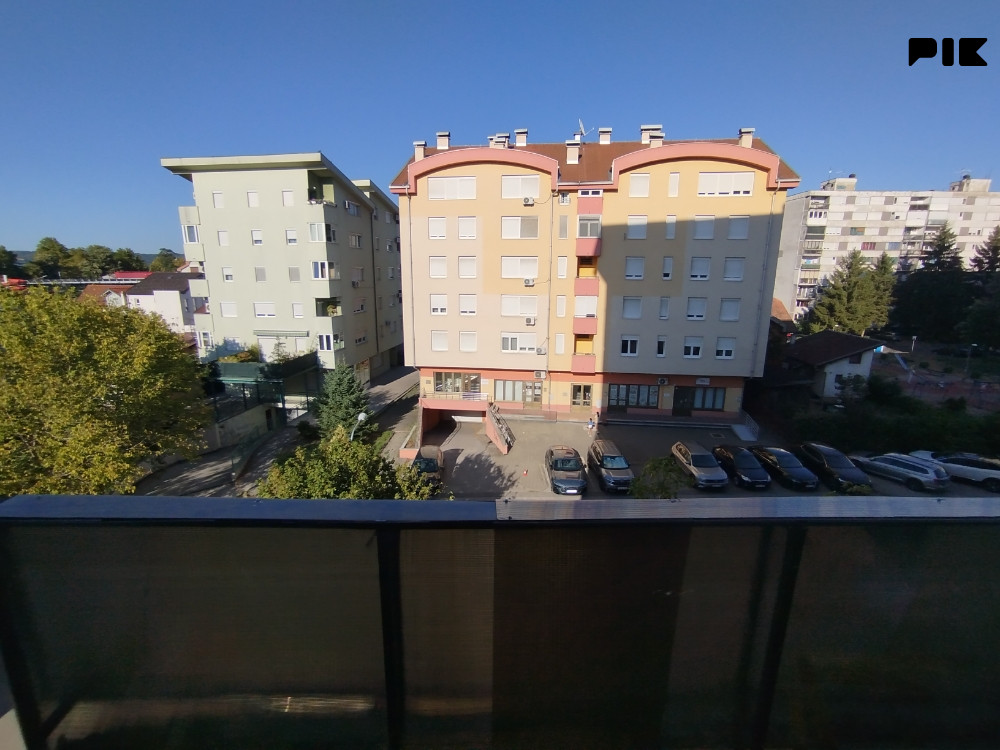 Na prodaju renoviran stan u Banja luci, naselje Borik 066/198-437 10
