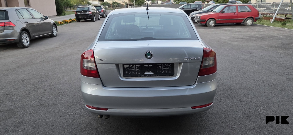 Škoda Octavia 2011 godina 1.9 tdi 77kw - slika 9