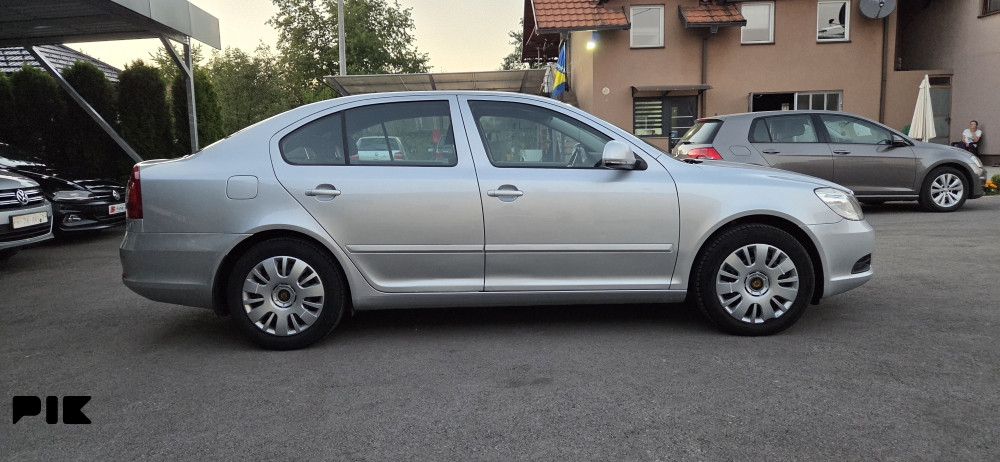 Škoda Octavia 2011 godina 1.9 tdi 77kw - slika 15