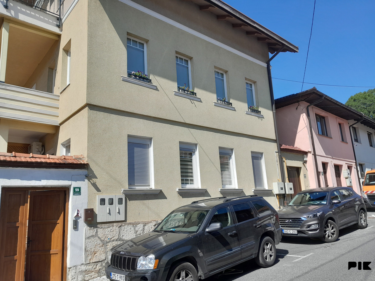 Stan Sarajevo - Bašcarsija 81m2+31m2podruma+ 130m2  bašte 11