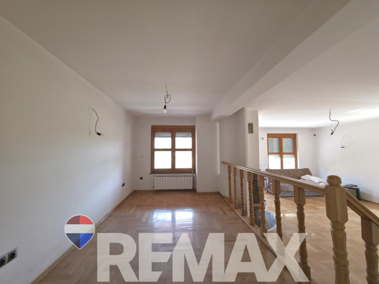 Kuća 352 m2 | 5 etažiranih stambenih jedinica | Lazarevo 13