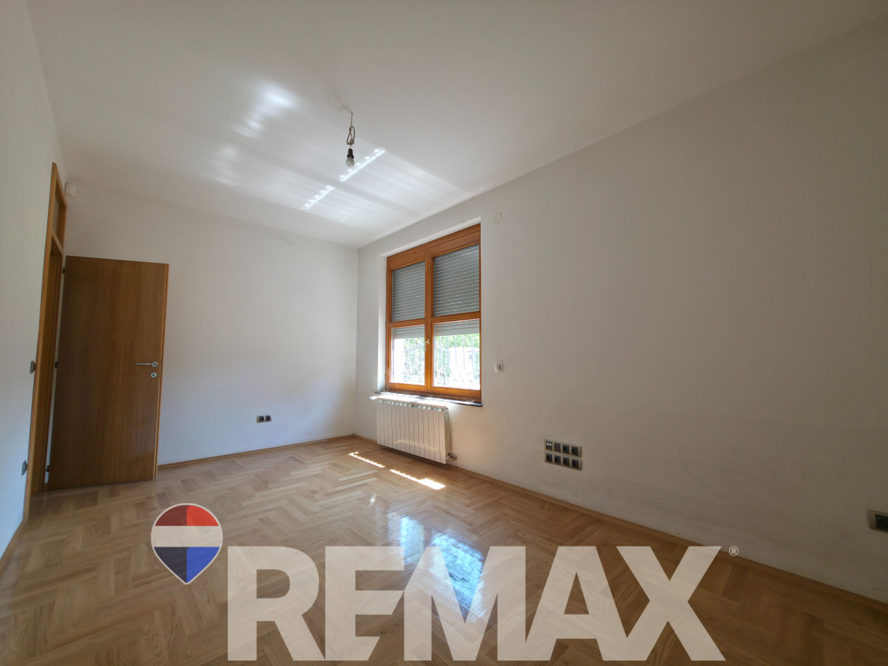 Kuća 352 m2 | 5 etažiranih stambenih jedinica | Lazarevo 16