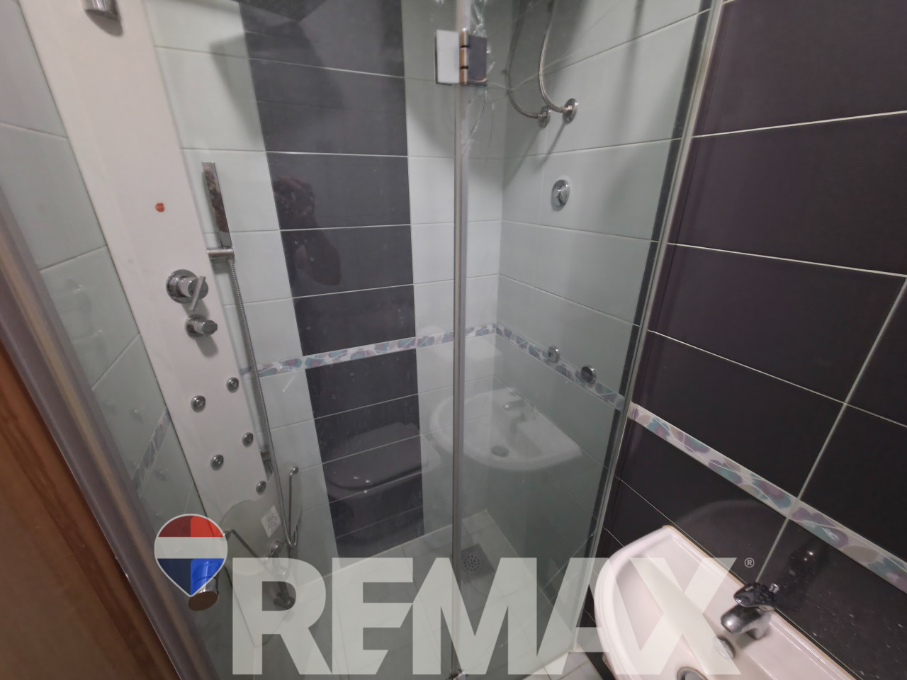 Kuća 352 m2 | 5 etažiranih stambenih jedinica | Lazarevo 20