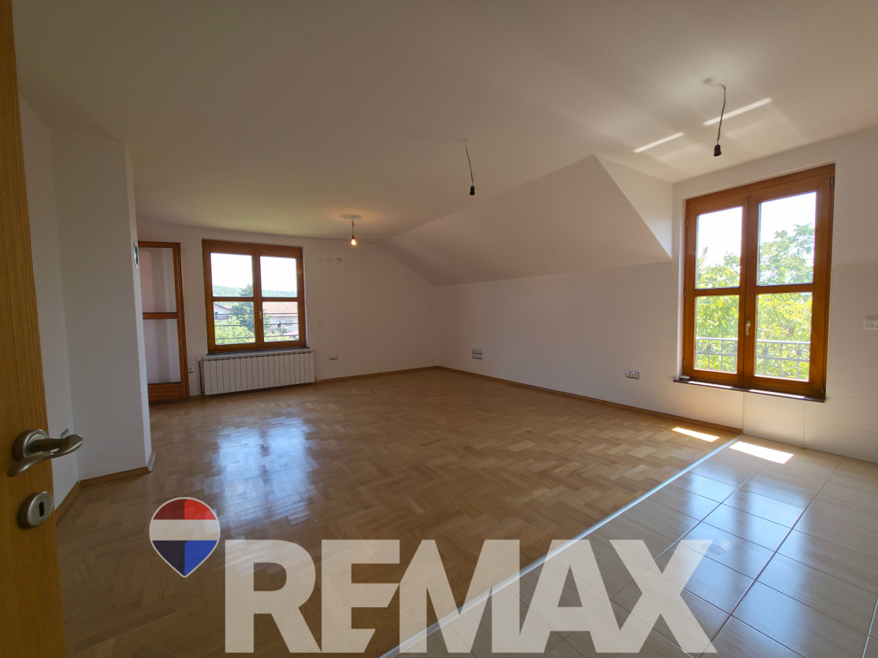 Kuća 352 m2 | 5 etažiranih stambenih jedinica | Lazarevo 27