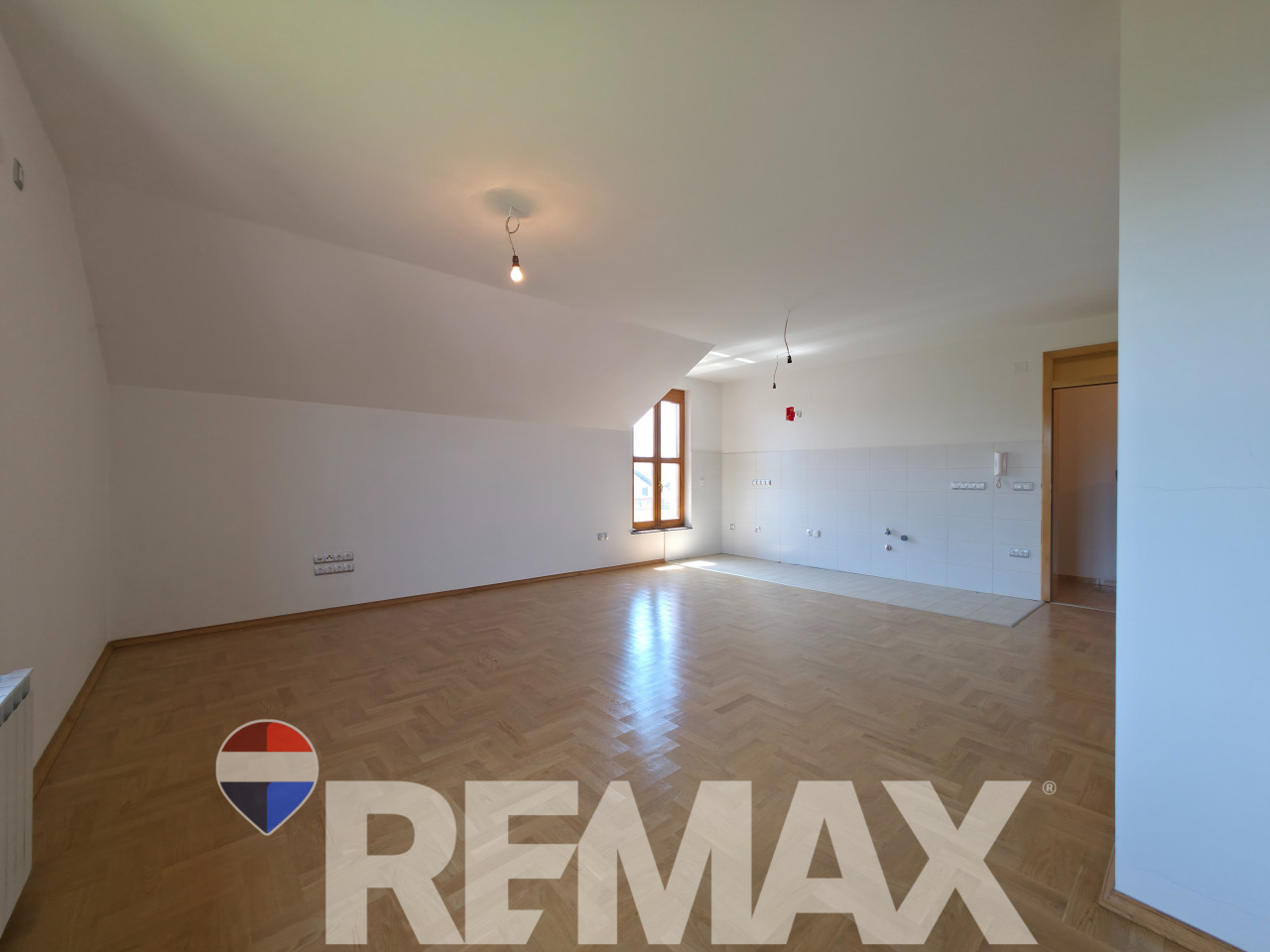 Kuća 352 m2 | 5 etažiranih stambenih jedinica | Lazarevo 28
