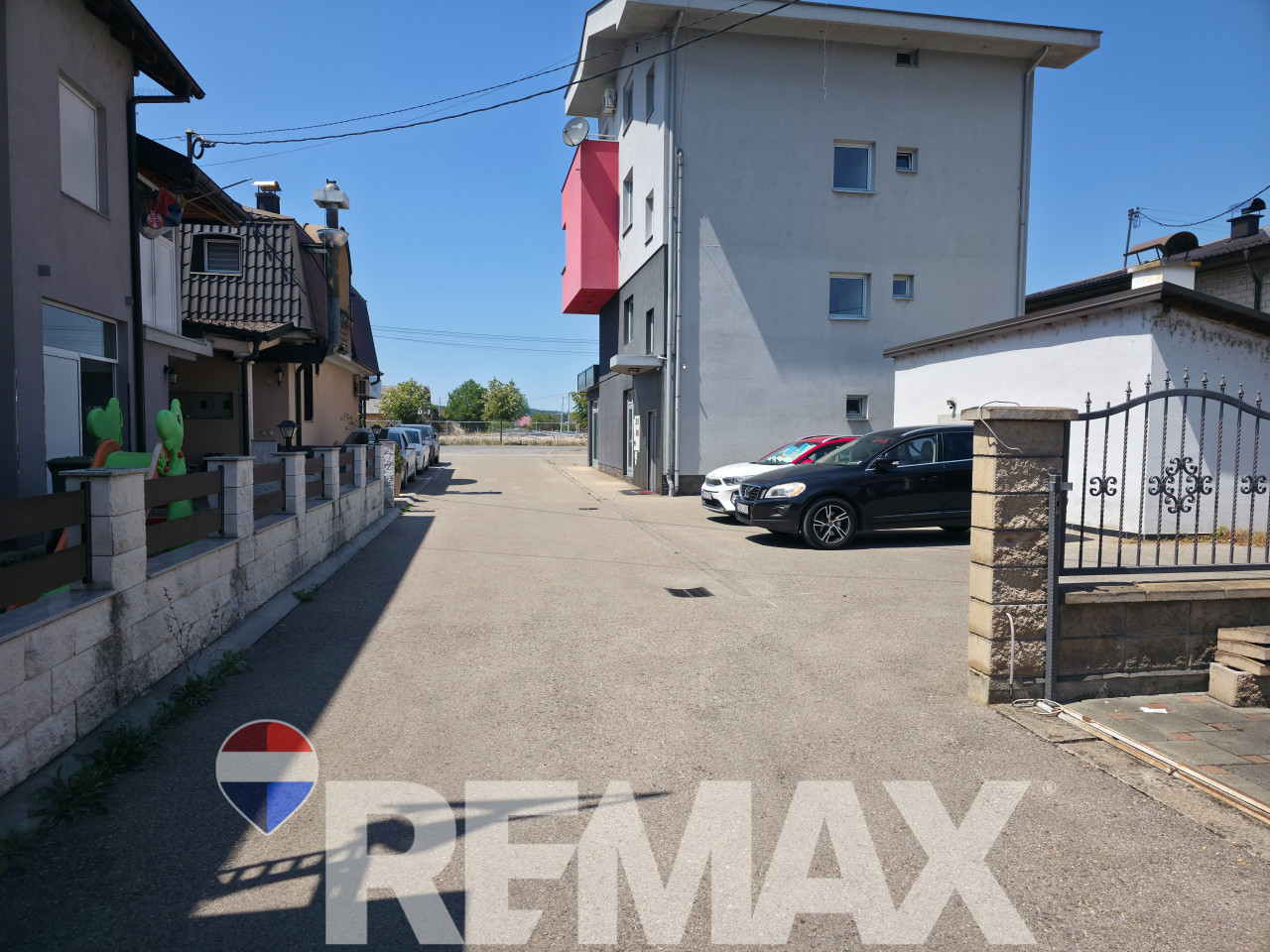 Kuća 352 m2 | 5 etažiranih stambenih jedinica | Lazarevo 36