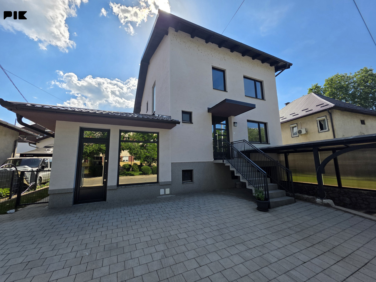 Maja, 310 m², krunt 416 m²