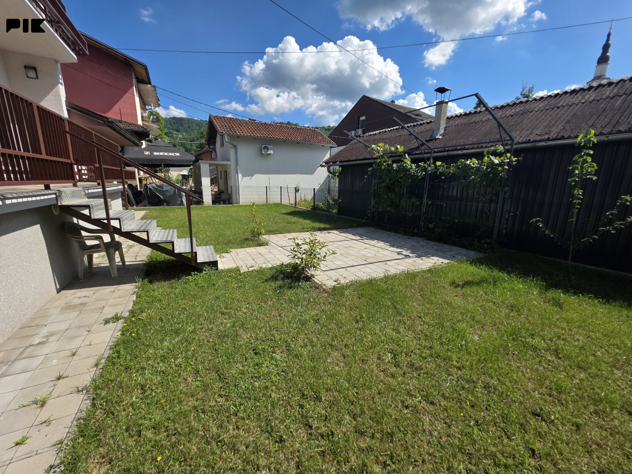 Stambeno-poslovni objekat 310m2 i placa 416m2 - Obilićevo/Mejdan 5