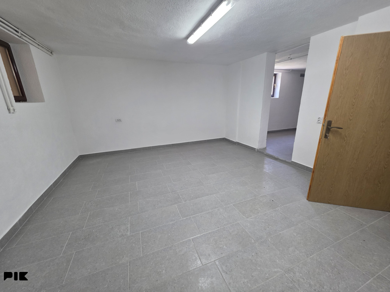 Stambeno-poslovni objekat 310m2 i placa 416m2 - Obilićevo/Mejdan 9