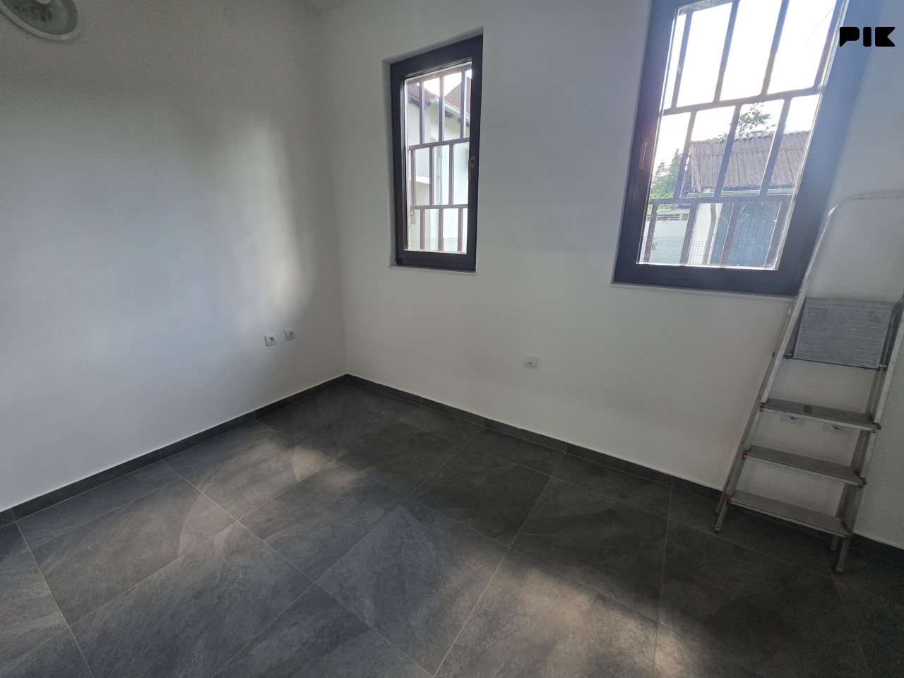 Stambeno-poslovni objekat 310m2 i placa 416m2 - Obilićevo/Mejdan 11