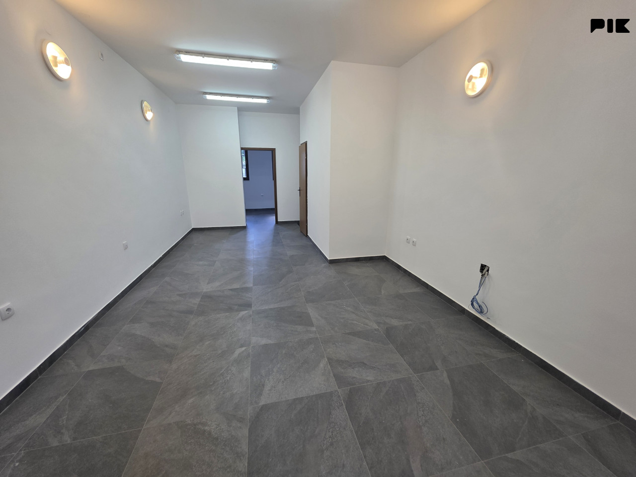Stambeno-poslovni objekat 310m2 i placa 416m2 - Obilićevo/Mejdan 12