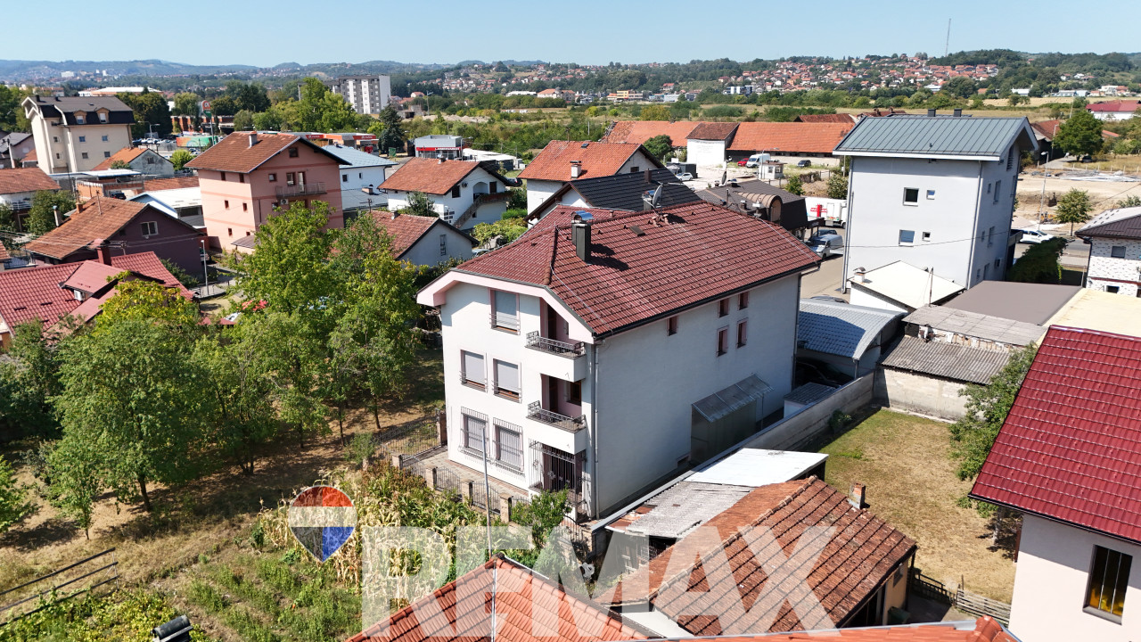 Kuća za najam 352 m2 | 5 stambenih jedinica | Lazarevo 8