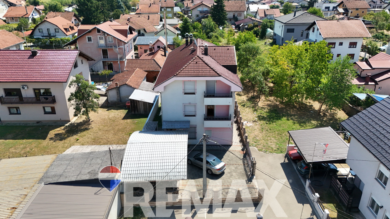 Kuća za najam 352 m2 | 5 stambenih jedinica | Lazarevo 10