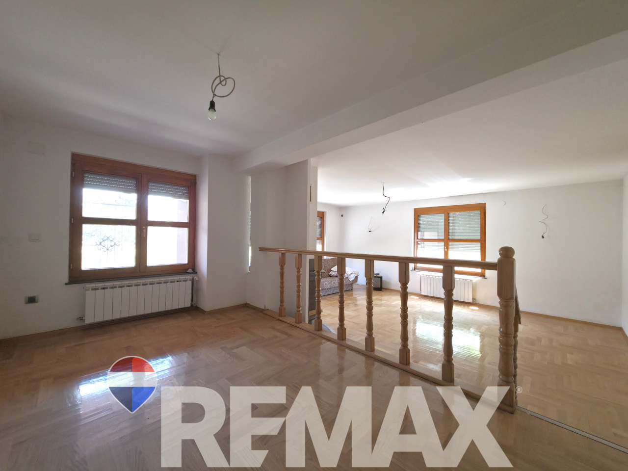 Kuća za najam 352 m2 | 5 stambenih jedinica | Lazarevo 15