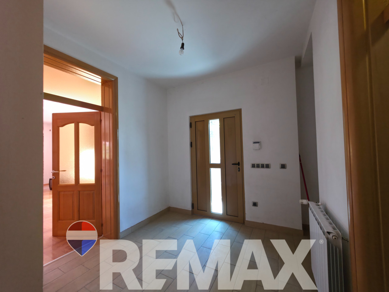 Kuća za najam 352 m2 | 5 stambenih jedinica | Lazarevo 20