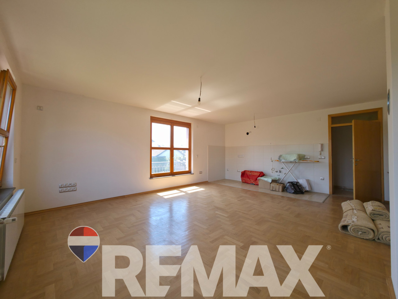Kuća za najam 352 m2 | 5 stambenih jedinica | Lazarevo 24