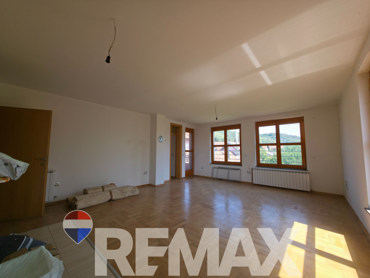 Kuća za najam 352 m2 | 5 stambenih jedinica | Lazarevo 25