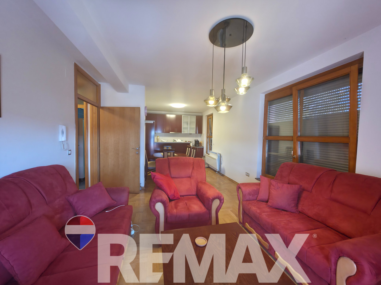 Kuća za najam 352 m2 | 5 stambenih jedinica | Lazarevo 28