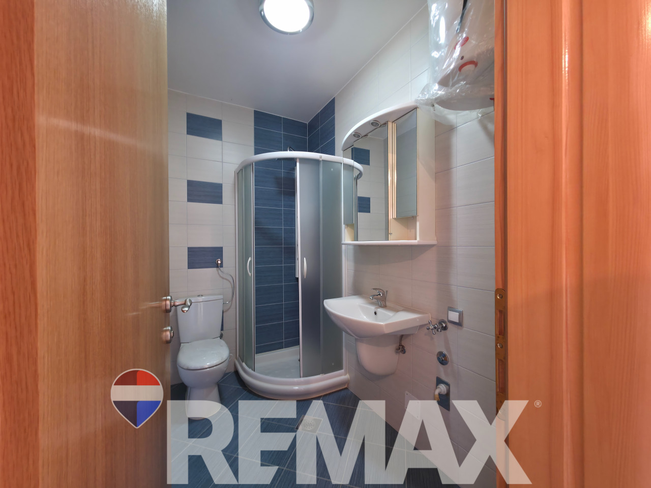 Kuća za najam 352 m2 | 5 stambenih jedinica | Lazarevo 29