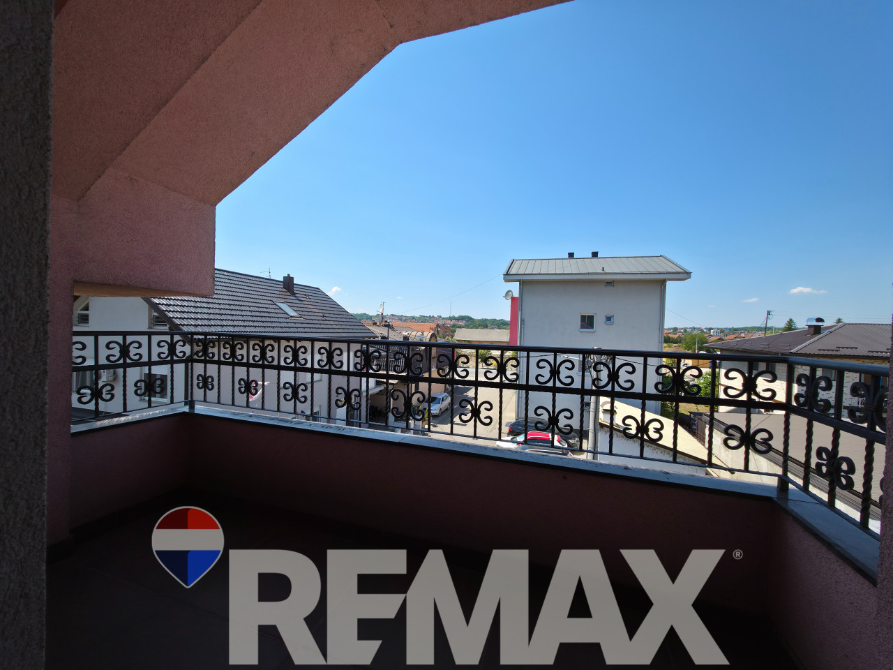 Kuća za najam 352 m2 | 5 stambenih jedinica | Lazarevo 35