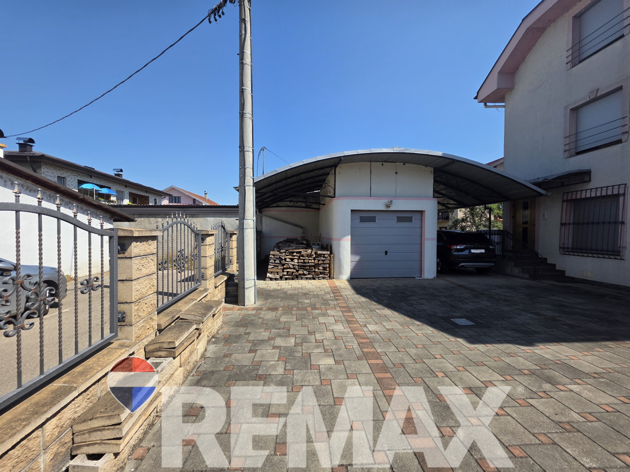 Kuća za najam 352 m2 | 5 stambenih jedinica | Lazarevo 38